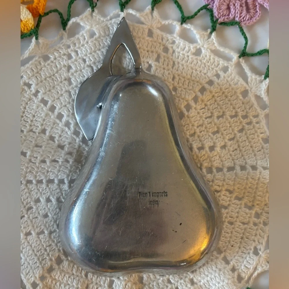 Pier 1 Silver Aluminum Pear-Shaped Trinket dish with Leaf Accent 7 inches long
